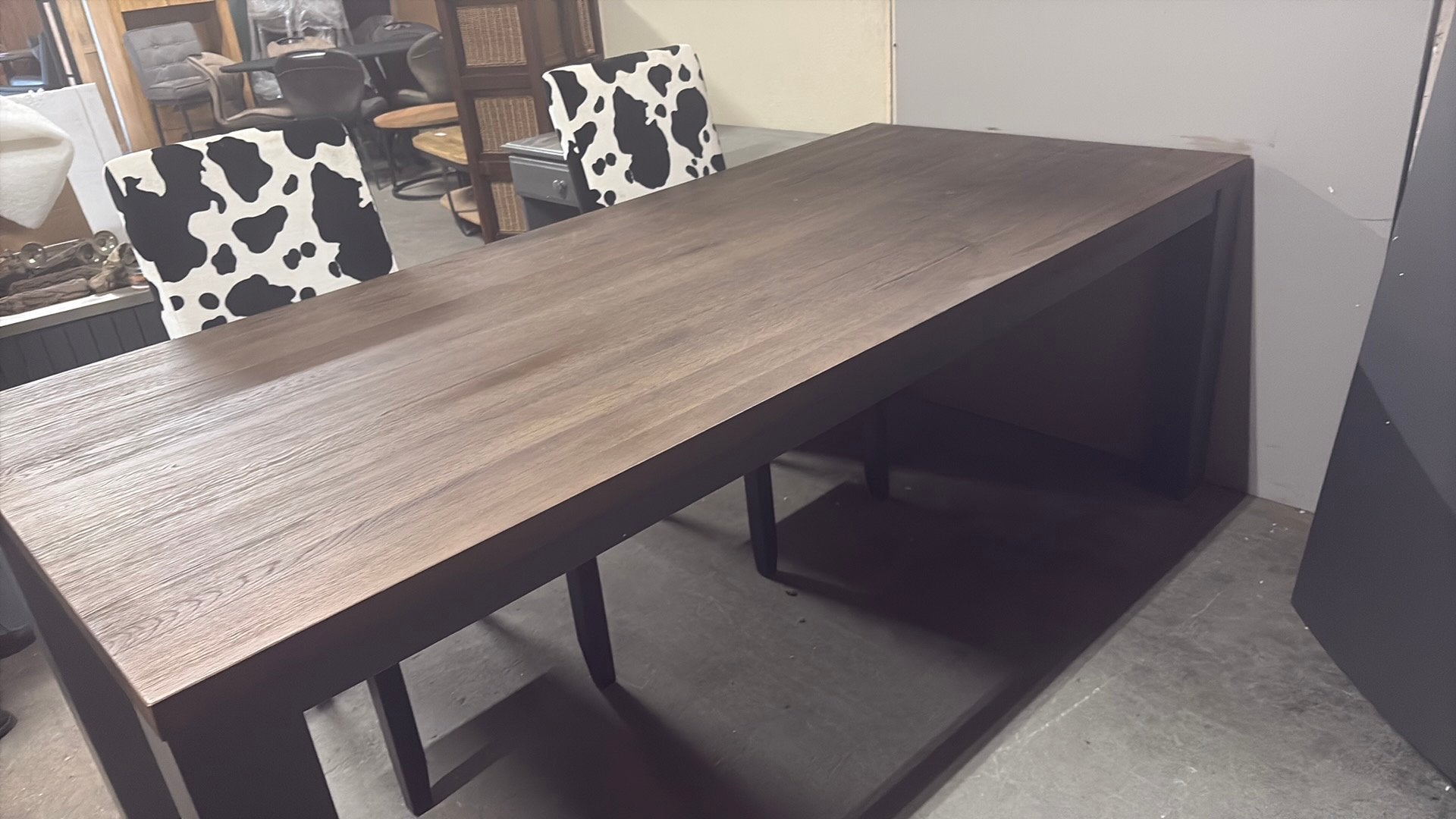 Koeien stoelen 4 stuks voor 50,=, Ophalen, Outletliving7@gmail.com, Bruin, Zo goed als nieuw