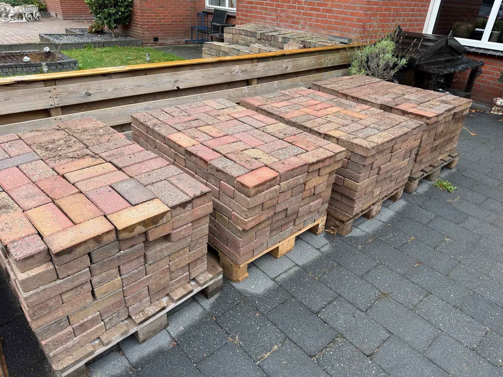 Ruim 40m2 gebruikte bonte klinkers voor tuin of oprit, Tuin en Terras, Ophalen, Overige materialen, Gebruikt, Klinkers