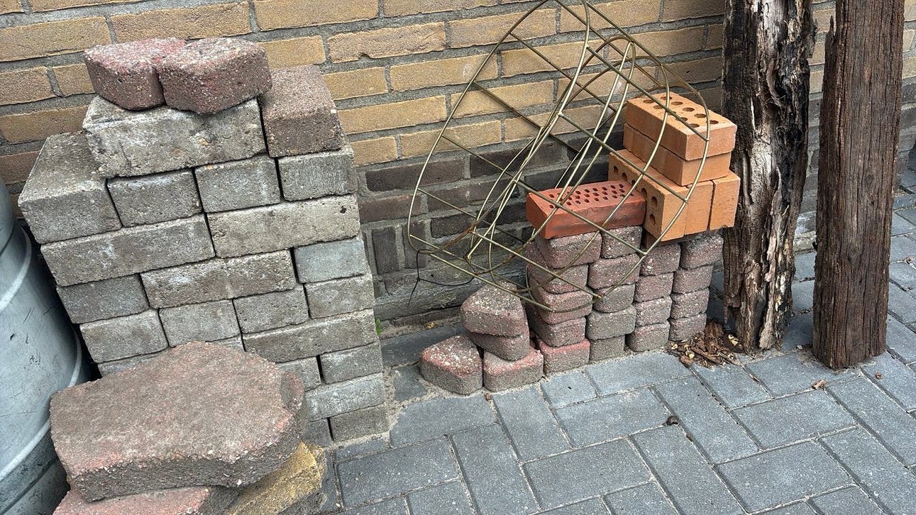 Stapel klinkers en 5 tegels gratis, Tuin en Terras, Tegels en Klinkers, Ophalen, Zo goed als nieuw, Beton, Klinkers