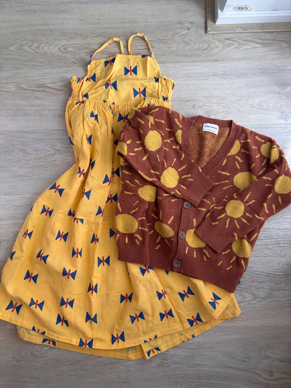 Bobo Choses set: Jurk en vestje met zonnenprint 122, Ophalen of Verzenden, Gebruikt, Meisje, Setje