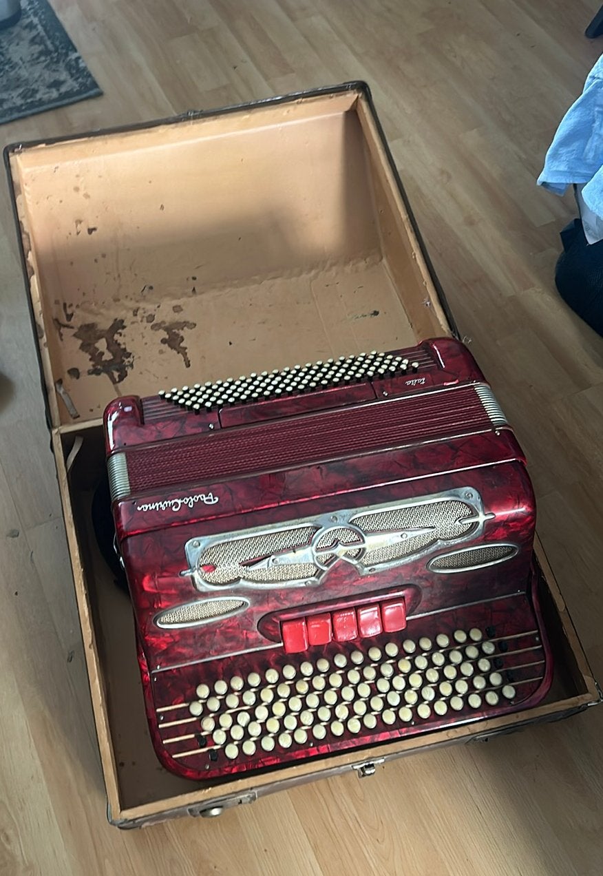 Paolo curina accordeon (niet werkend), Gebruikt, Overige formaten, Met koffer, Knopaccordeon