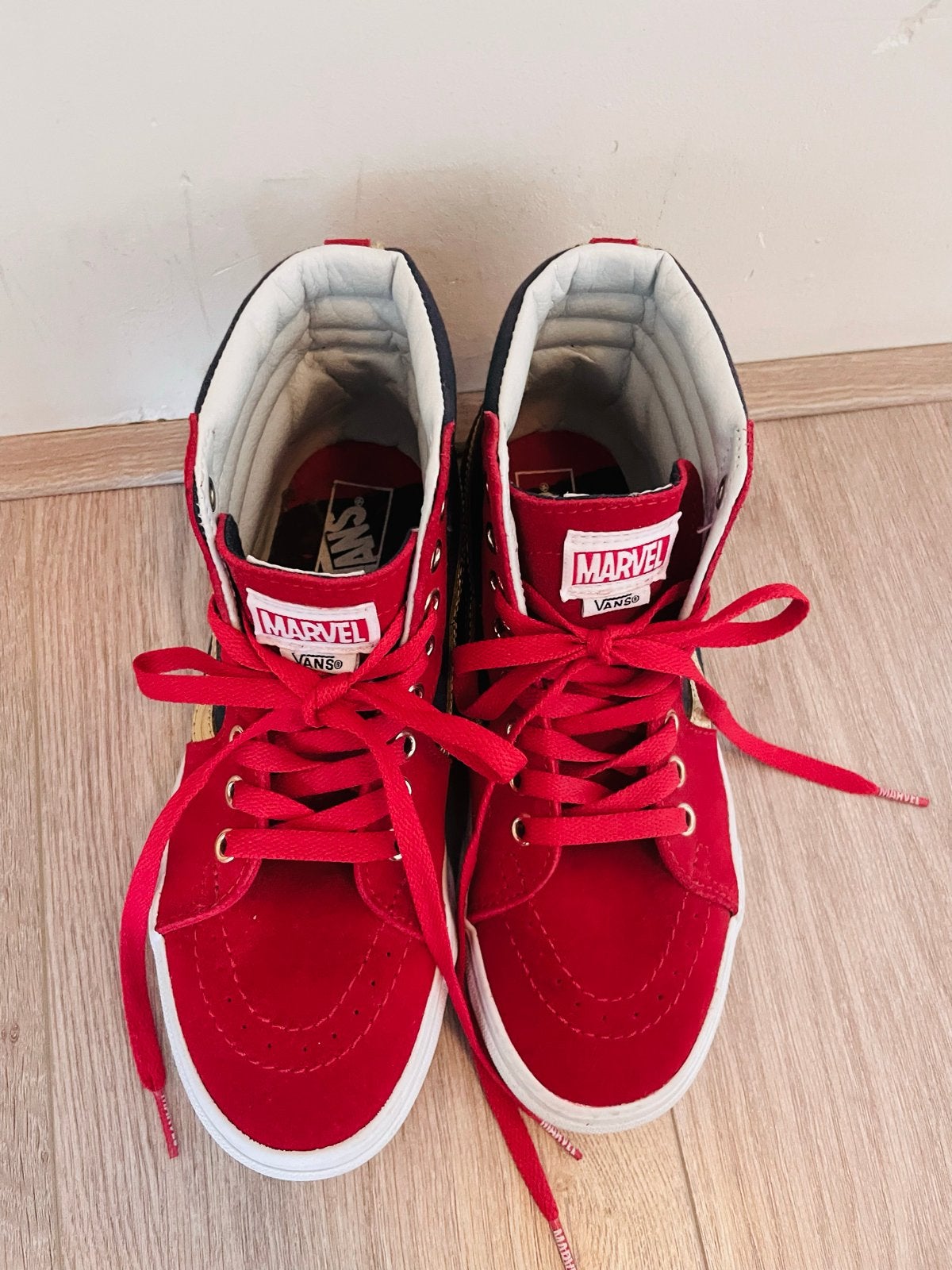 Limited edition Earth 616's skateboard schoenen, Ophalen of Verzenden, Zo goed als nieuw, Rood, Sneakers of Gympen