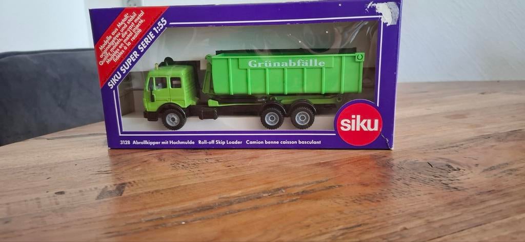 Siku Super Serie 1:55 Vrachtwagen met Afvalcontainer, Ophalen of Verzenden, Bus of Vrachtwagen