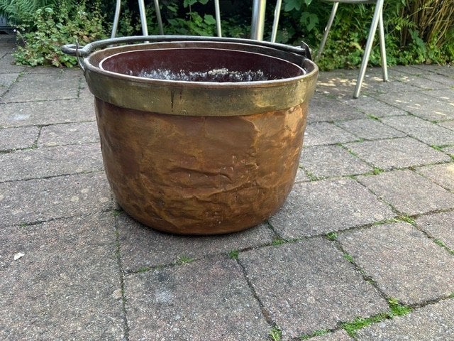 Grote koperen ketel antiek, Ophalen