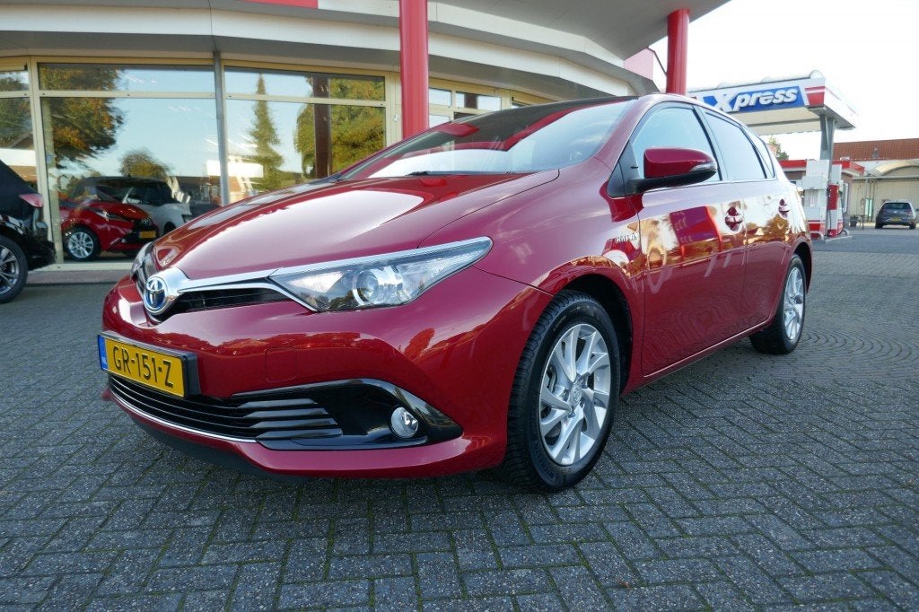 Toyota AURIS 1.8 HYBRID DYNAMIC AUTOMAAT  CAMERA/PANORAMADAK, Auto's, 28 km/l, Gebruikt, 4 cilinders, Met garantie (alle)