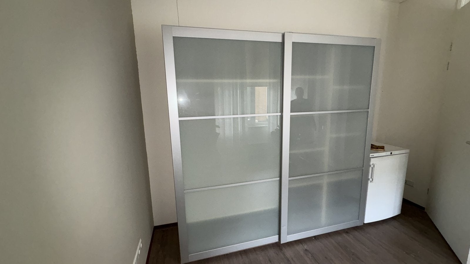 Kledingkast met schuifdeuren, hang en leggedeelte matglas, Ophalen, Met deur(en), Gebruikt, 200 cm of meer