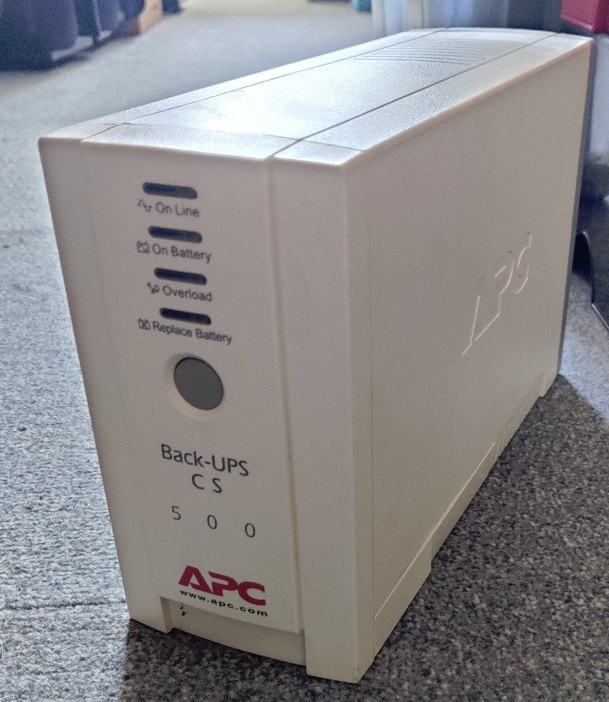 APC Back-UPS CS 500 28-5, Computers en Software, Noodvoedingen (UPS), Gebruikt, Ophalen of Verzenden