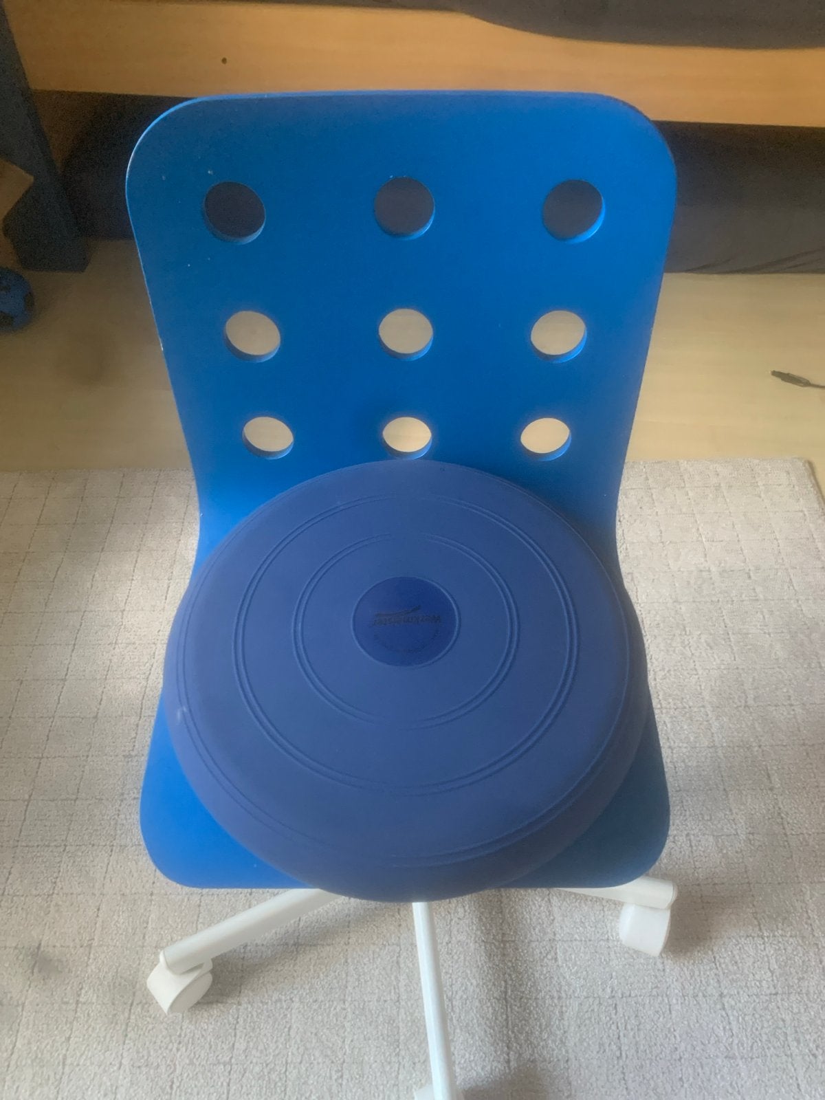 Blauw zitkussen voor actieve zithouding, Ophalen, Blauw, Rond, Zo goed als nieuw