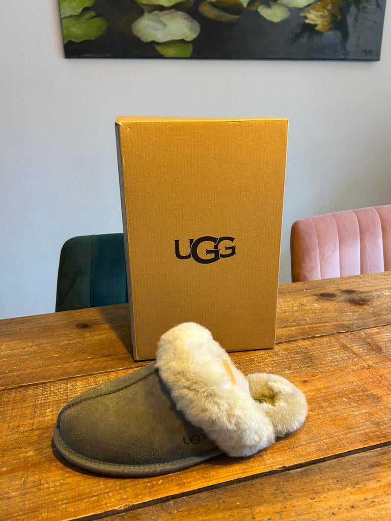 UGG sloffen nieuw, Kleding | Dames, Schoenen, Ophalen of Verzenden, Zo goed als nieuw, Pantoffels of Sloffen