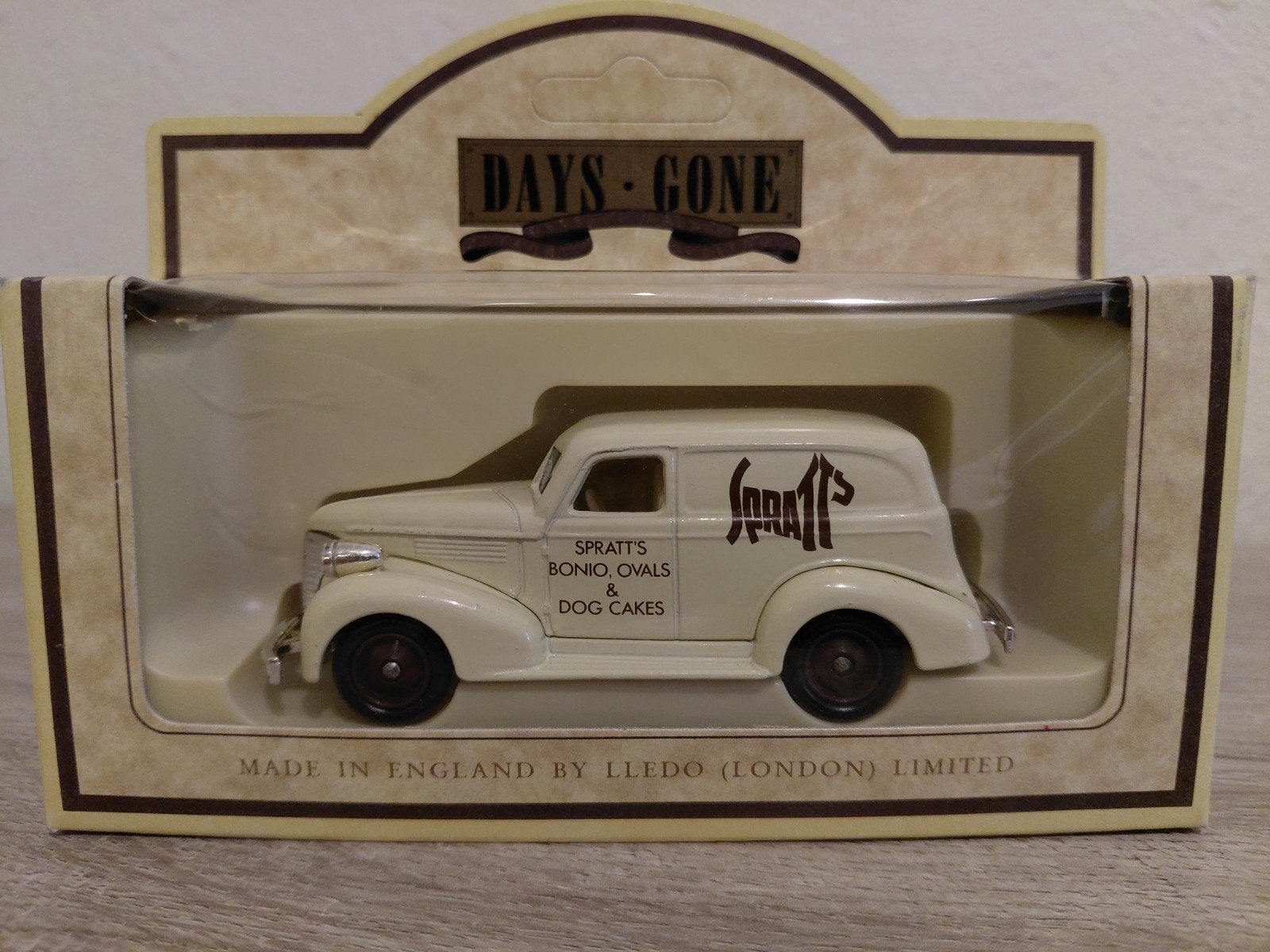 'Spratt's' 1939 Chevrolet Panel Van, Overige merken, Auto, Verzenden, 1:32 tot 1:50