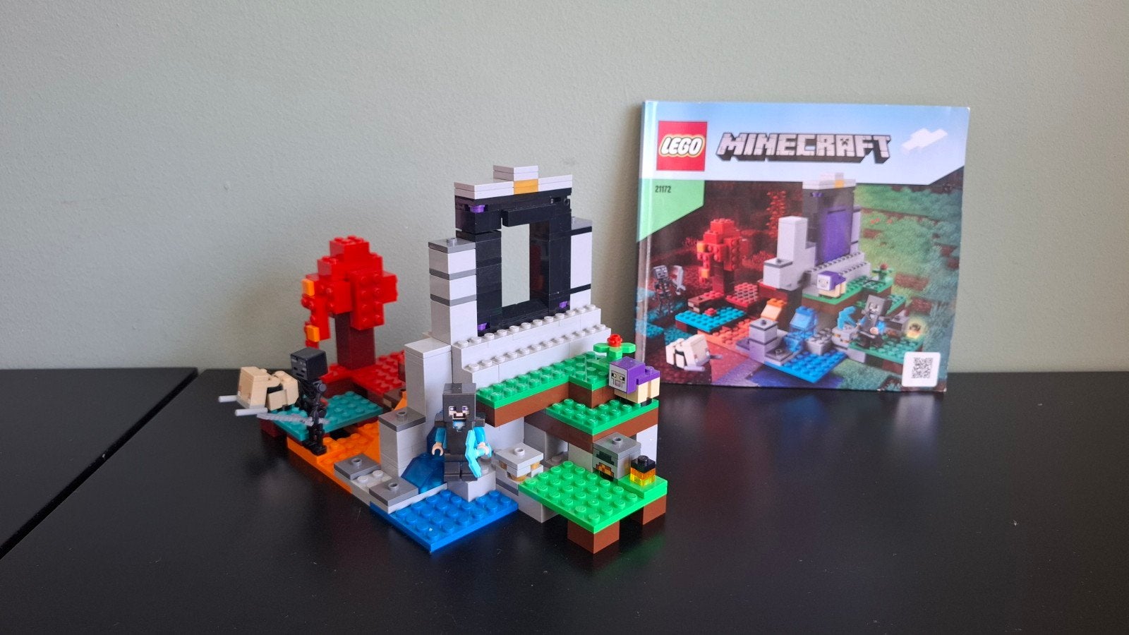 LEGO Minecraft 21172 Het Verwoeste Portaal – compleet + boek, Minecraft, Lego, Ophalen of Verzenden, Zo goed als nieuw