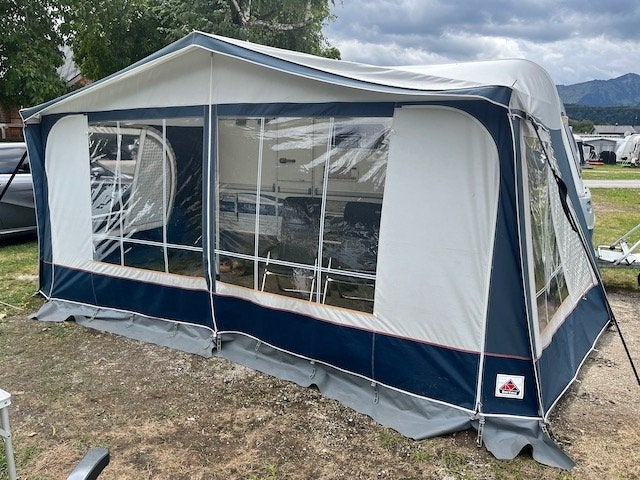 Caravan Fendt Saphir 420, Standaardzit, 2 aparte bedden, Koelkast, 750 - 1000 kg