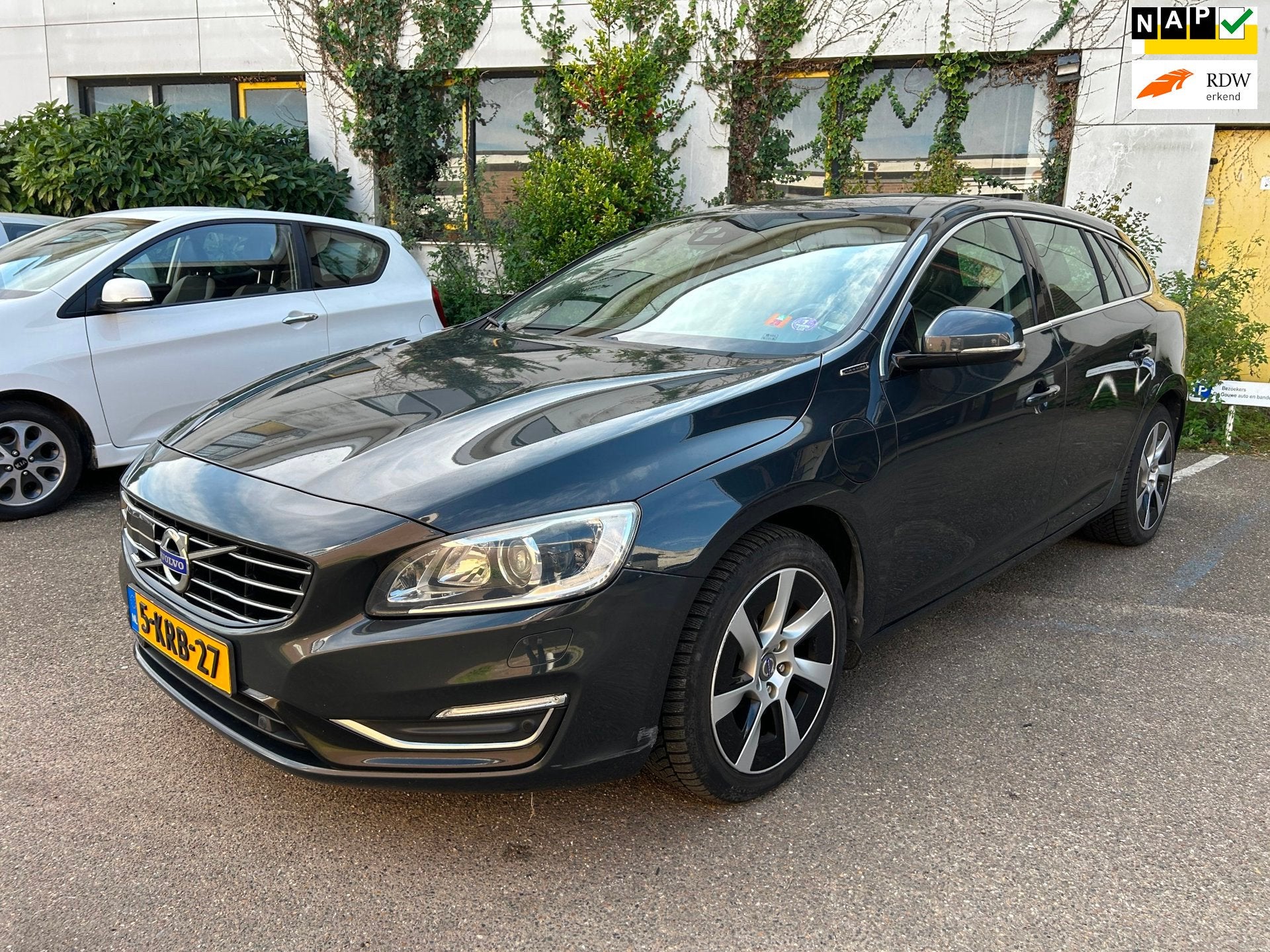 Volvo V60 2.4 D6 AWD Plug-In Hybrid Summum / Full options, Auto's, Automaat, Euro 5, 11 kWh, Te koop
