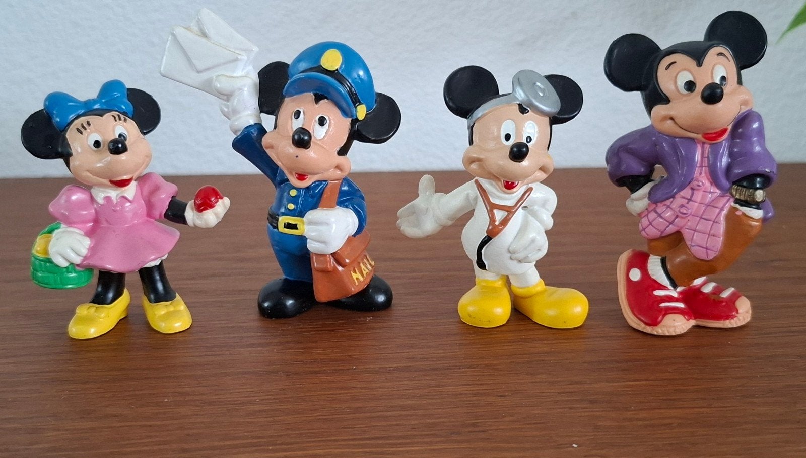 Vintage Disney Mickey & Minnie Mouse beeldjes Bullyland, Verzamelen, Ophalen of Verzenden, Mickey Mouse, Gebruikt, Beeldje of Figuurtje