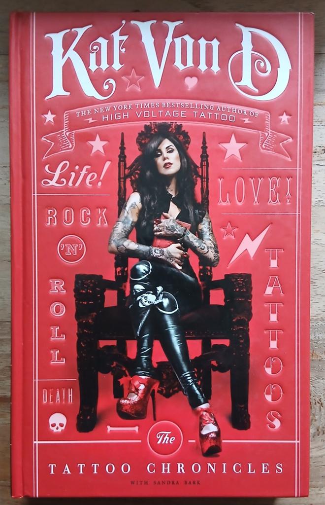 Kat Von D, The Tattoo Chronicles, Boeken, Ophalen of Verzenden, Gelezen