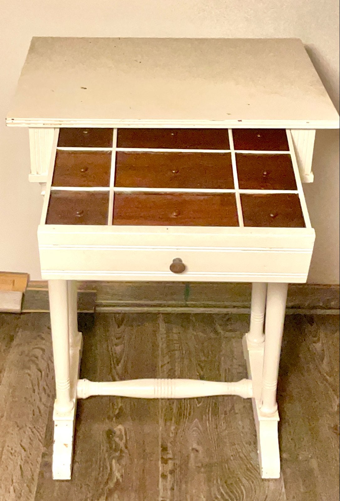 Antiek , naaitafeltje vakkentafel, sieradentafel, kastje, Ophalen