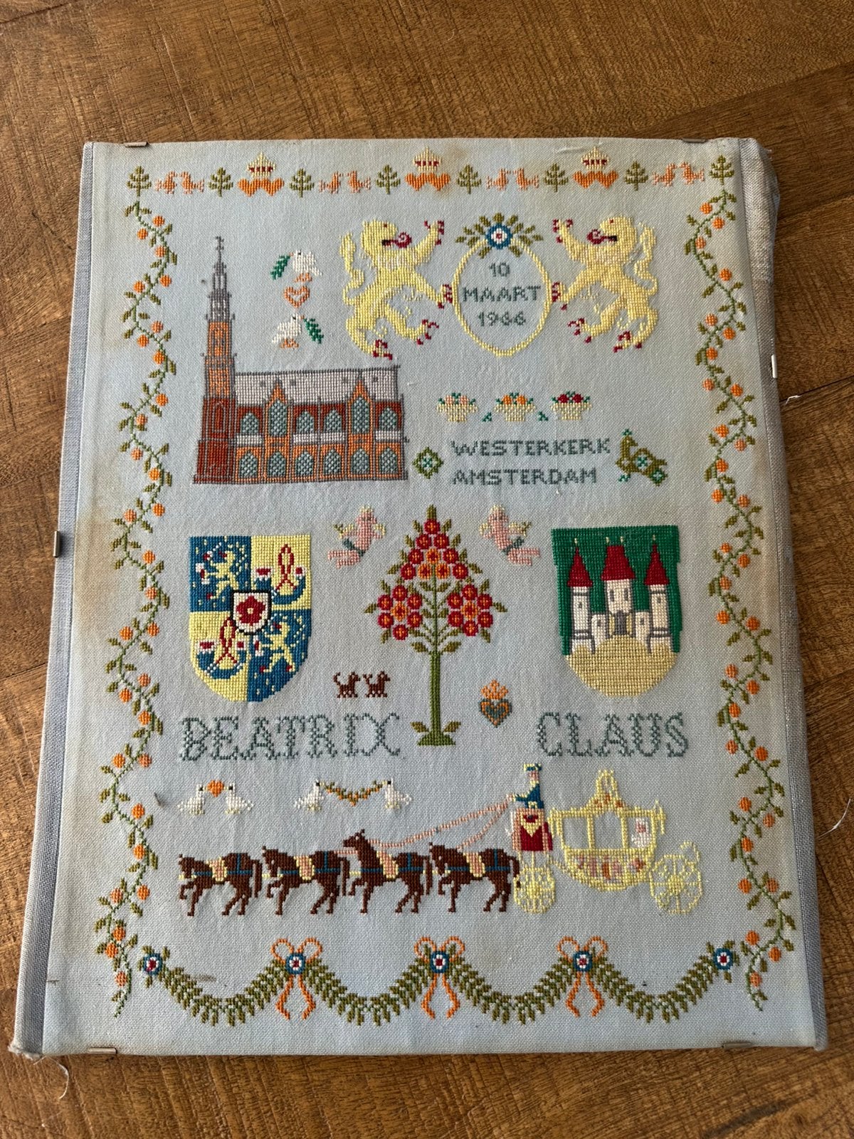 Oude merklap borduurwerk Beatrix & Claus 1966, Ophalen of Verzenden, Gebruikt