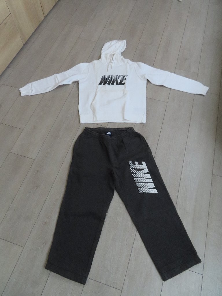 NIKE JOGGINGPAK, WIT + GRIJS (maat M) zgan, Kleding | Heren, Overige kleuren, Maat 48/50 (M), Nike, Ophalen of Verzenden