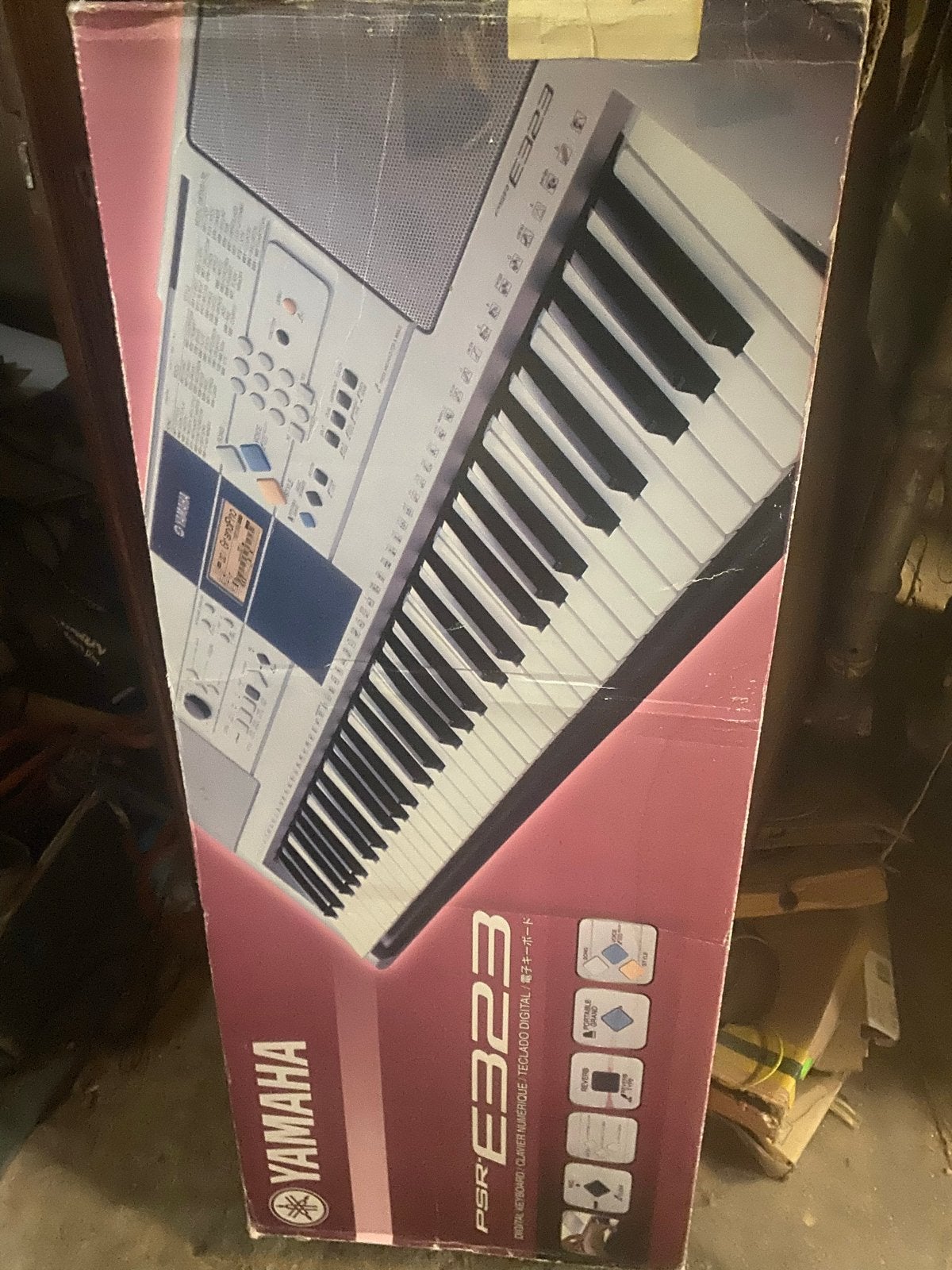 Yamaha PSR-E323 Keyboard. In zeer goede staat.., Ophalen, 61 toetsen, Yamaha, Zo goed als nieuw