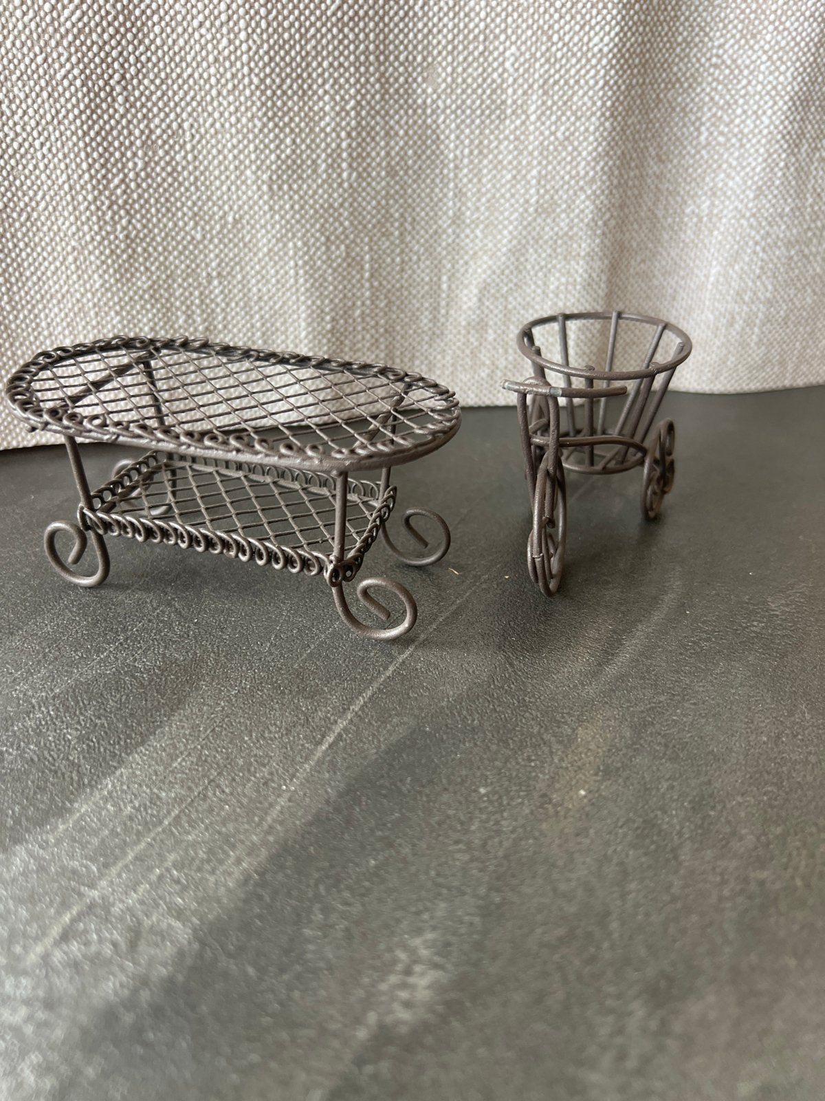 Poppenhuis tuin set 1:12 - Tafel en karretje, Ophalen of Verzenden, Gebruikt, Decoratie