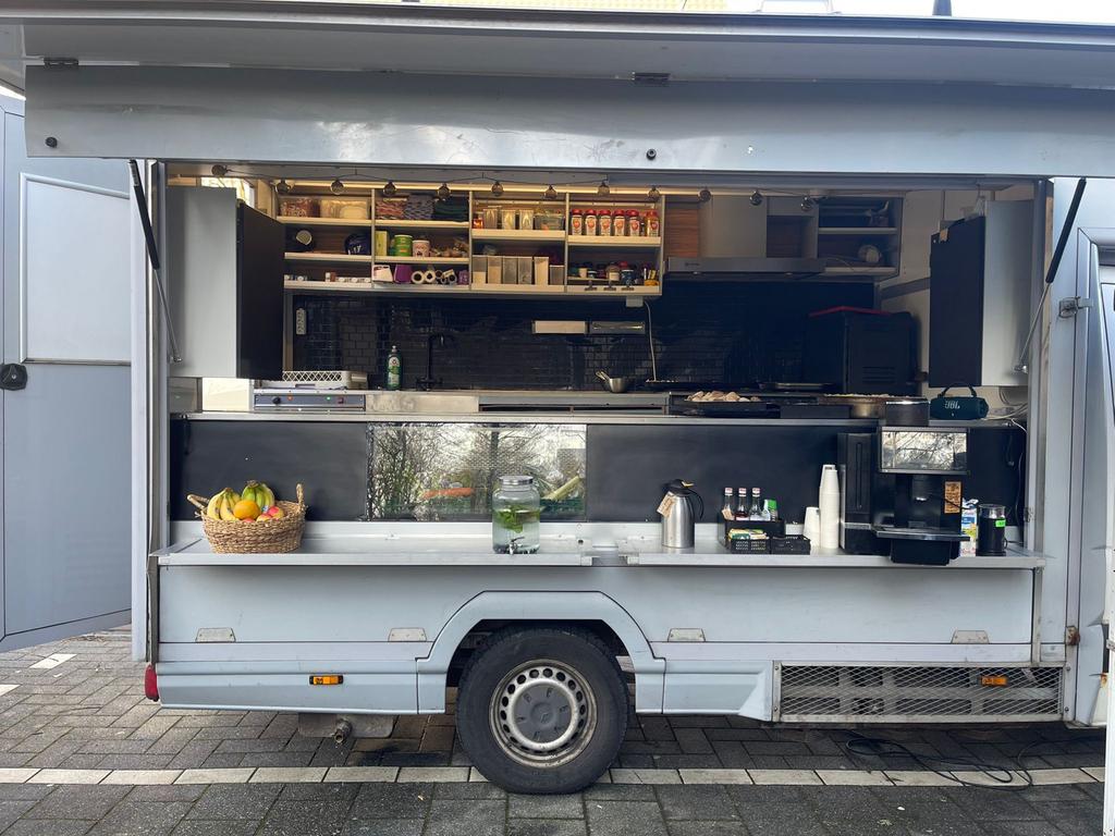 Foodtruck Mercedes Sprinter - makkelijk om te bouwen camper, Ophalen