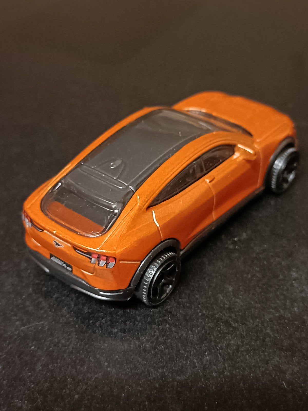 matchbox Ford Mustang Mach-E 1400 - Oranje, Ophalen of Verzenden, Zo goed als nieuw