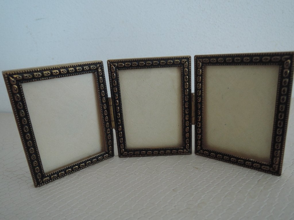 Ouderwetse koperen drieluik pasfoto lijstjes met glas, Ophalen of Verzenden, Zo goed als nieuw, Met glas, Standaard fotolijst
