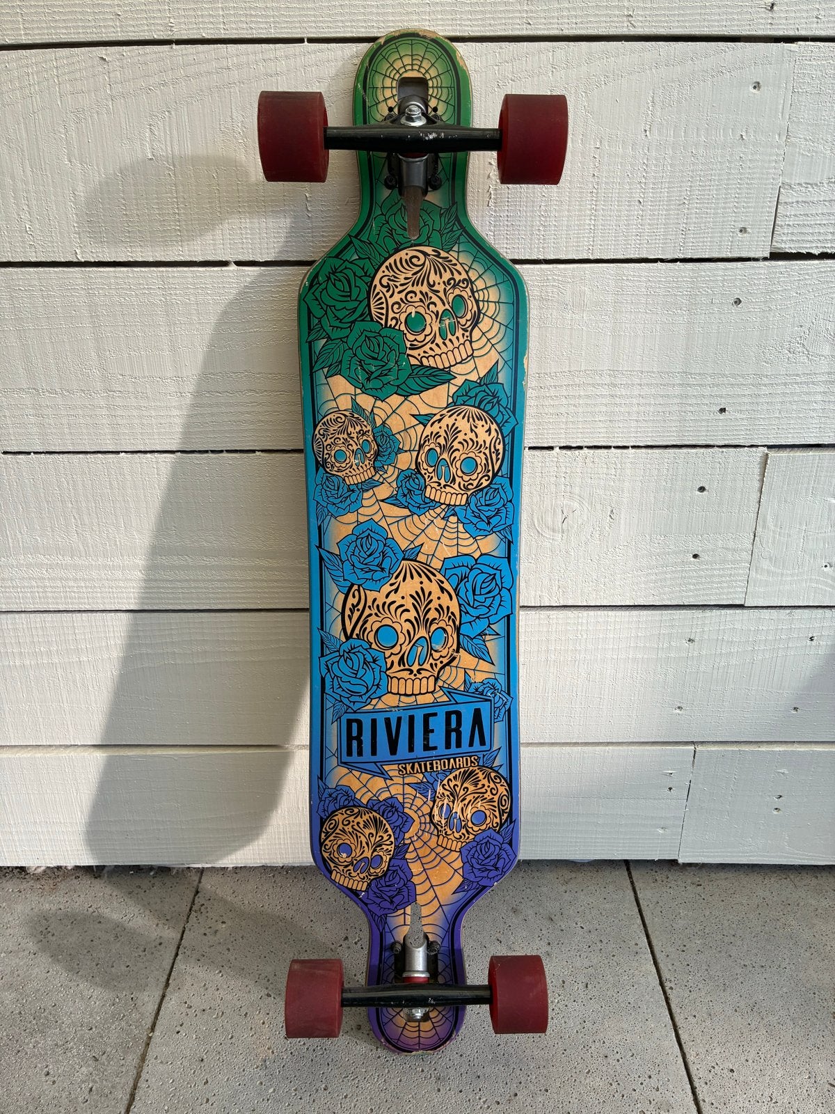 Riviera Longboard met uniek doodshoofd design, Sport en Fitness, Skateboarden, Ophalen, Gebruikt, Skateboard, Longboard