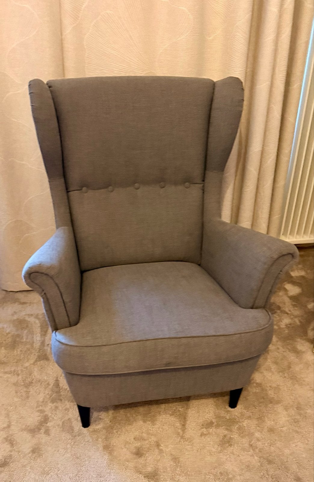 IKEA STRANDMON Fauteuil met voetenbank - Nordvalla donkergri, Ophalen, Zo goed als nieuw, Stof, 75 tot 100 cm