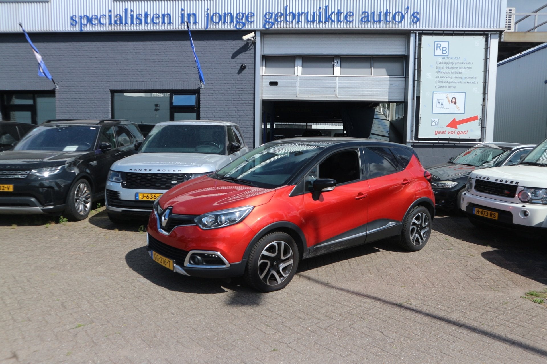 Renault Captur 0.9 TCe Helly Hansen / Full Options / RED PAC, Voorwielaandrijving, Gebruikt, 49 €/maand, Origineel Nederlands