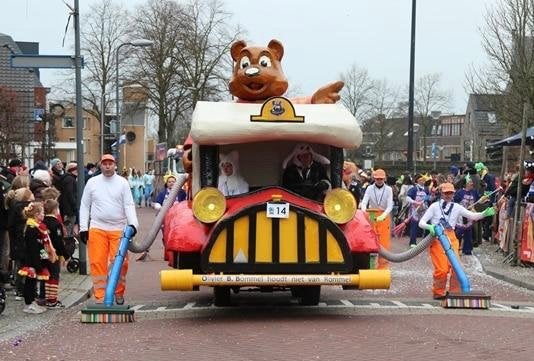Zelf Rijdende Olivier B Bommel Mobiel, Ophalen, Carnaval
