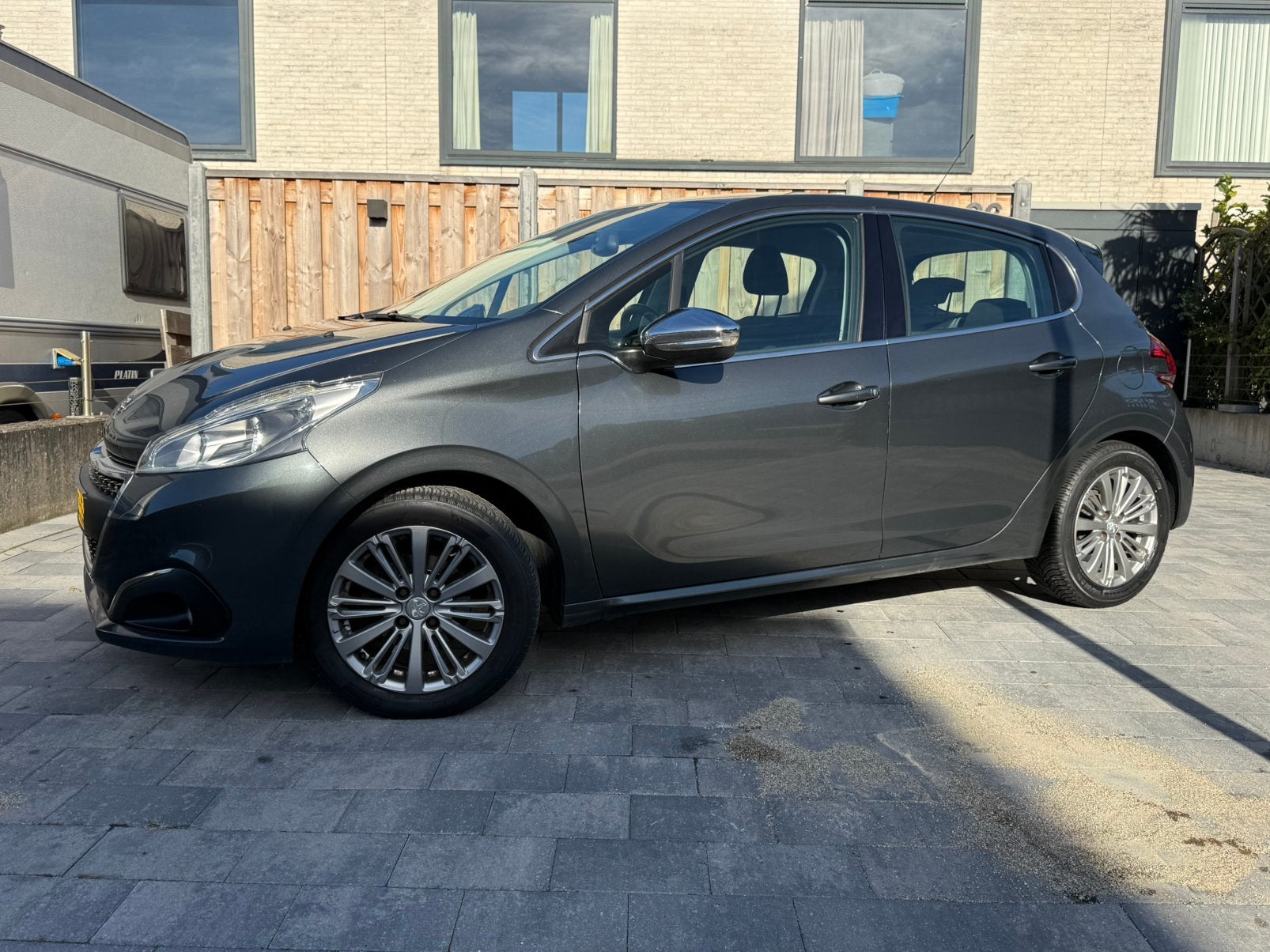 Peugeot 208 1.2 VTI 2016| APK 06-2027| Cruise | Navigatie