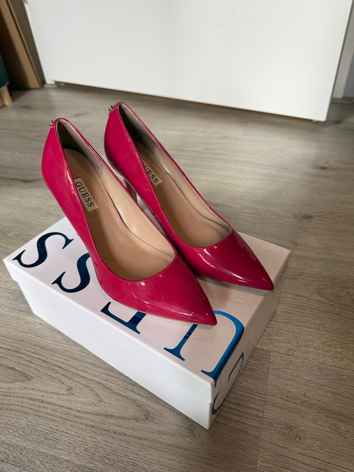 Guess fuchsia roze pumps - Maat 36, Pumps, Verzenden, Nieuw, Roze