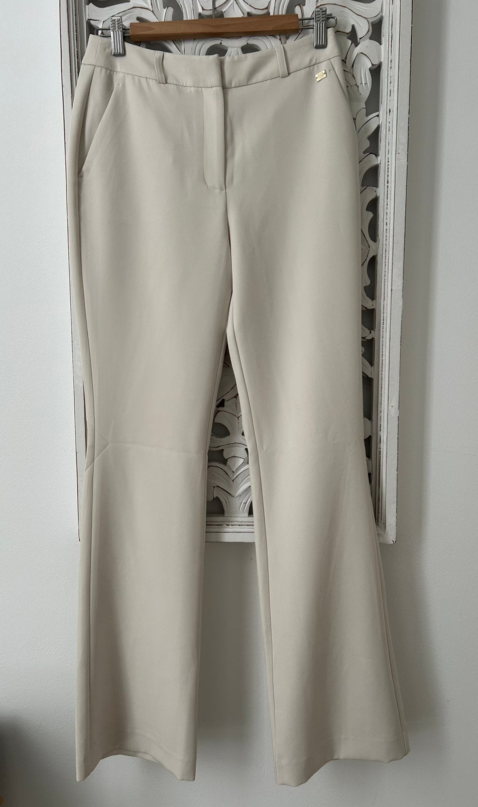 Nieuw met kaartje: NIKKIE Zora Pants Cream / Beige - Maat 36, Beige, Nieuw, Ophalen of Verzenden, Maat 36 (S)