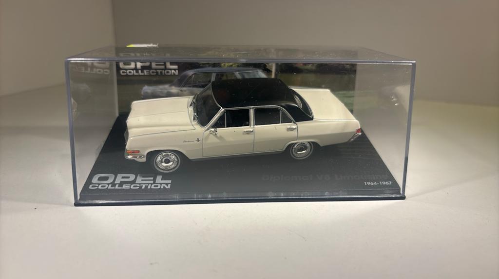 Opel diplomat v8 limousine atlas 1.43, Overige merken, Auto, Ophalen of Verzenden, A