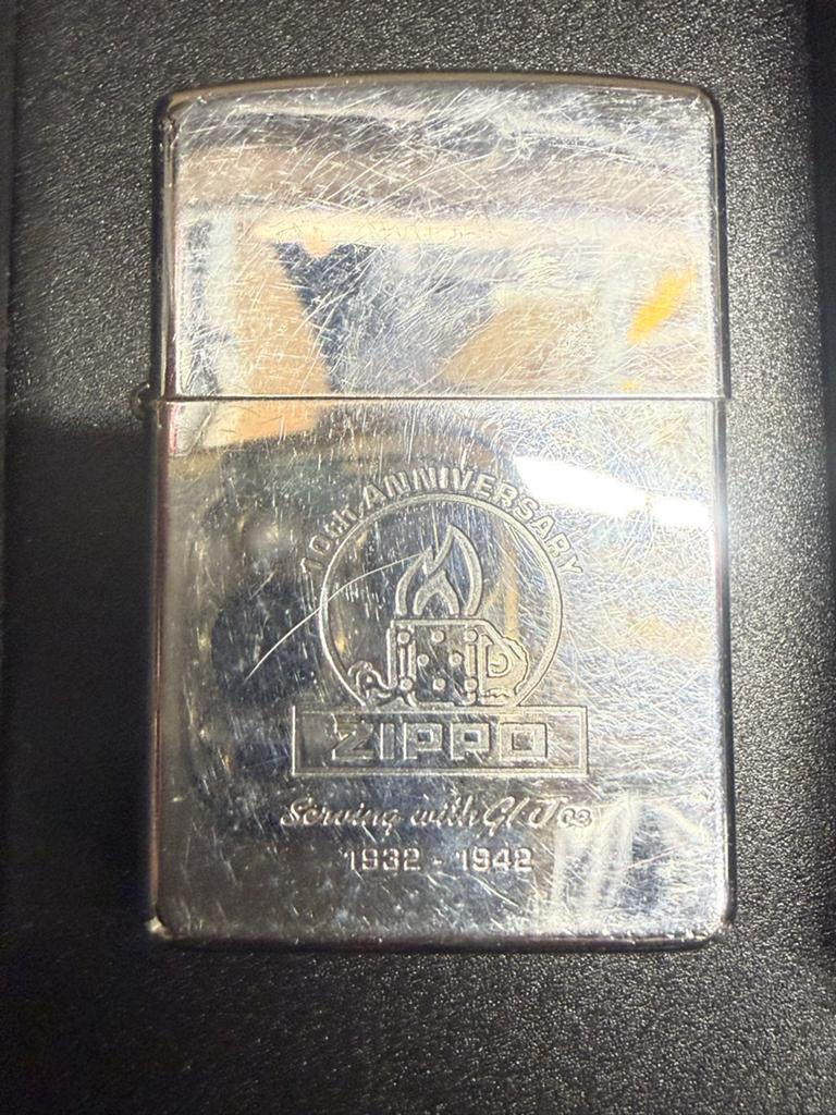 Zippo 10th Anniversary Aansteker 1932-1942 GI Joe, Ophalen of Verzenden, Gebruikt, Aansteker