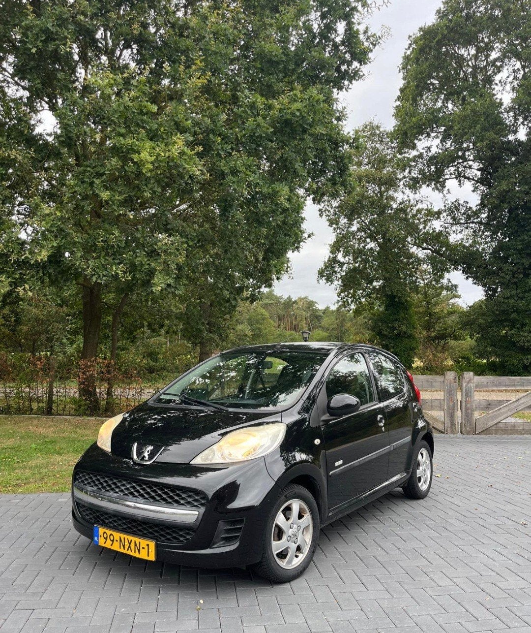 Peugeot 107 1.0 12V 5DR 2010 Zwart !  Met nieuwe APK, Voorwielaandrijving, 4 stoelen, Origineel Nederlands, Handgeschakeld