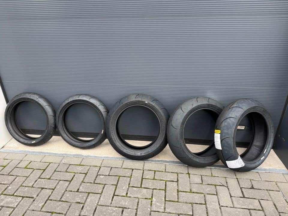 Dunlop D213 GP motorbanden circuitbanden D213GP D 213 GP, Dunlop, Frankrijk, Nieuw, Ophalen of Verzenden