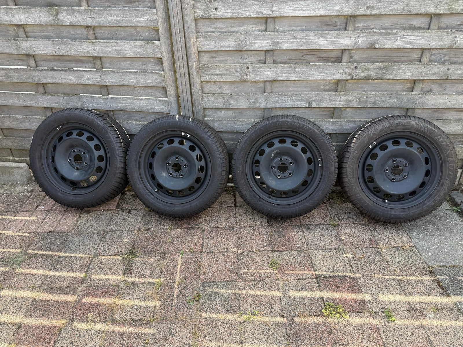 Dunlop SP Winter Sport 4D Winterbanden op stalen velgen, Auto-onderdelen, Banden en Velgen, Gebruikt, 16 inch, Banden en Velgen