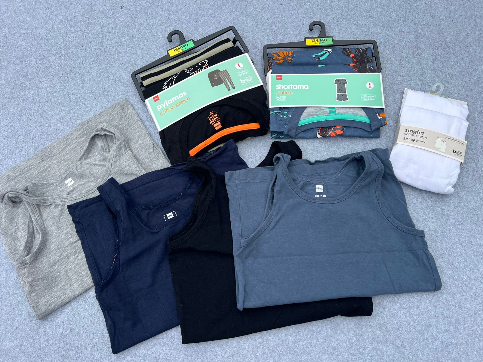 Maat 134/140 onder hempjes pakket ( pyjamas verkochf ), Ophalen of Verzenden, Nieuw, Jongen, Nacht- of Onderkleding