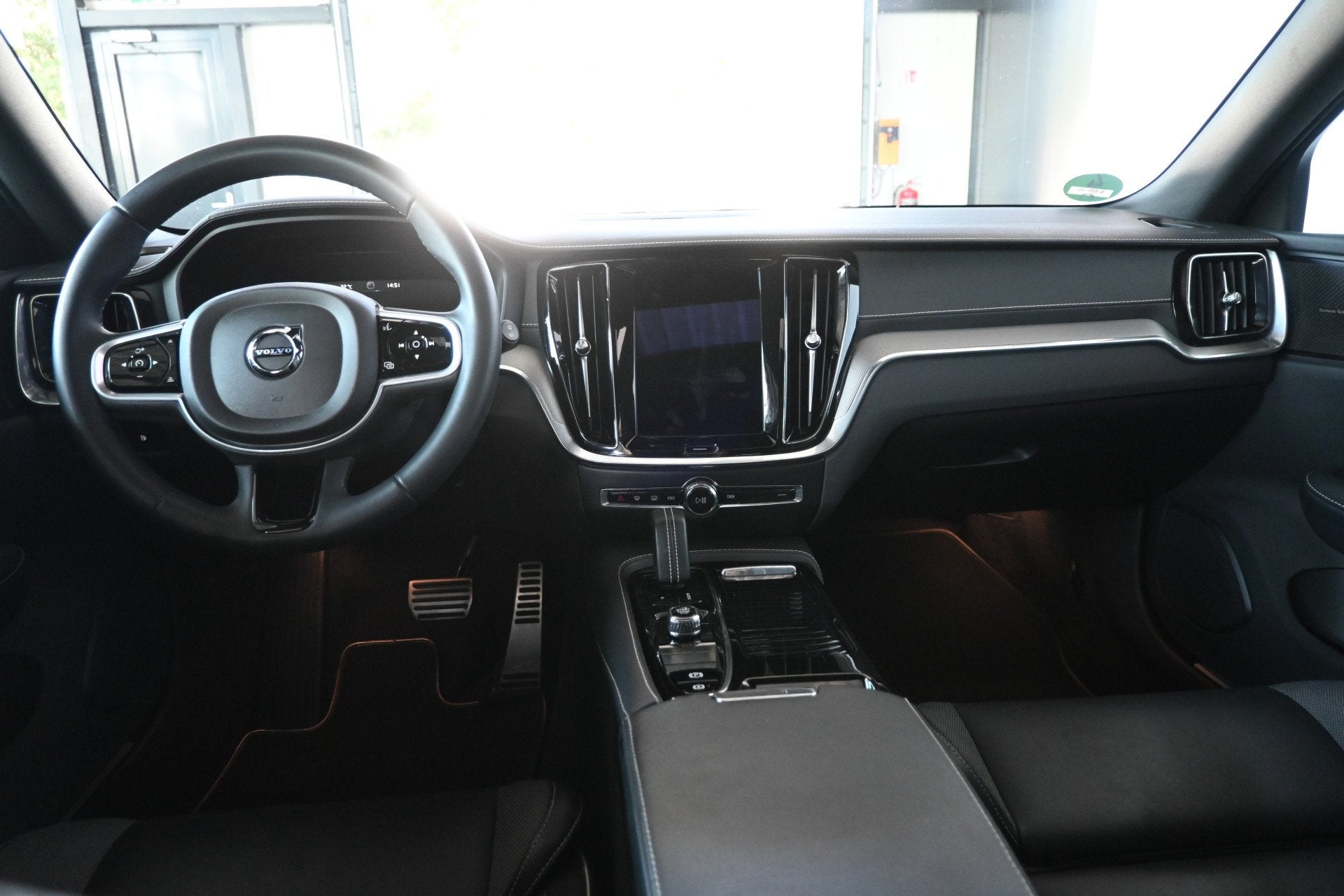 Volvo V60 2.0 T8 Plug-in hybrid AWD Plus Bright Panoramdak S, Auto's, Volvo, Gebruikt, 4 cilinders, Leder en Stof, 129 €/maand