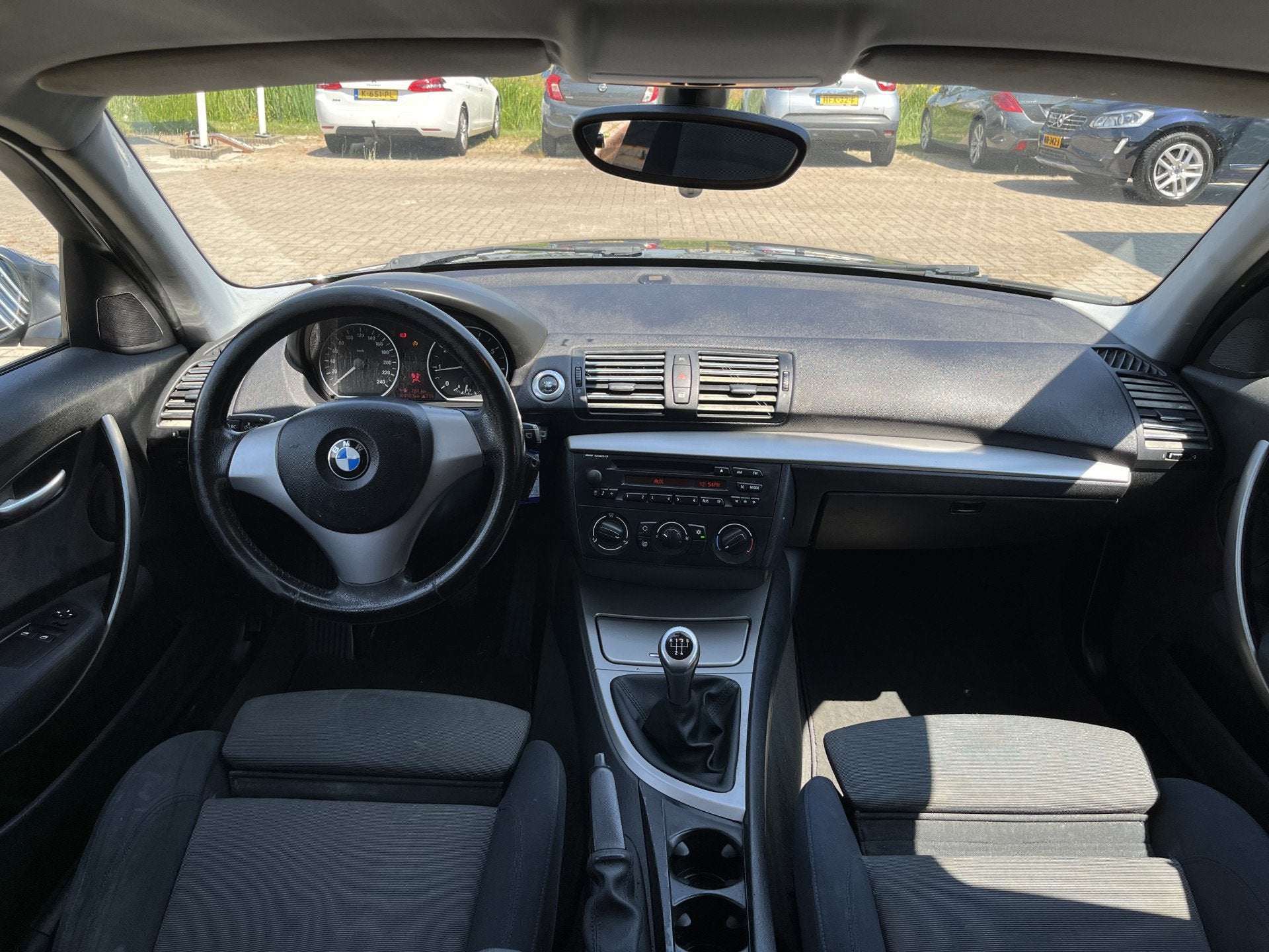 BMW 1-serie 118i Sportstoelen / Airco / Lmv (bj 2006), Auto's, 1-Serie, Achterwielaandrijving, 4 cilinders, Zilver of Grijs