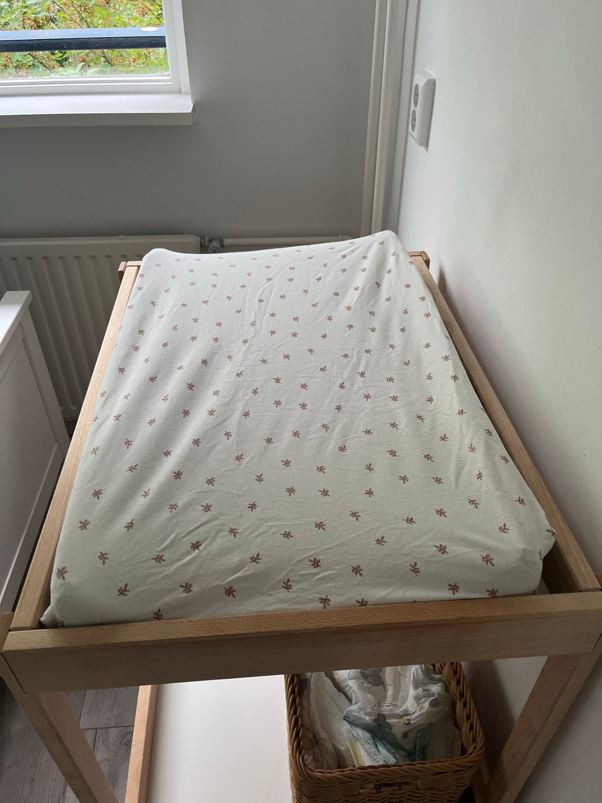 Houten Commode IKEA met Opstaande Rand en Opbergplank, Ophalen, Gebruikt, 50 tot 70 cm, 75 tot 100 cm