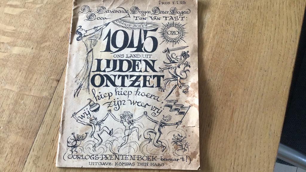 1945 Oorlogsprentenboek, Ophalen of Verzenden, Gelezen