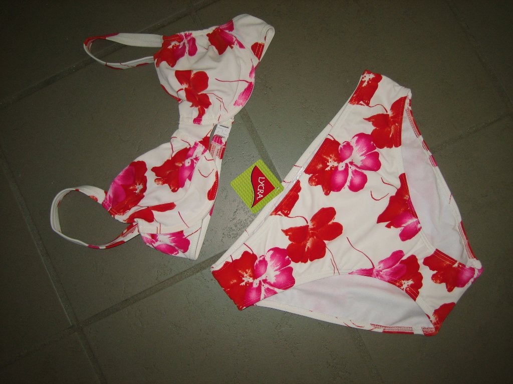 Nieuw! Bikini wit met rode klaprozen HAS IT, 40-A snazzeys, Verzenden, Wit, Nieuw, Has It
