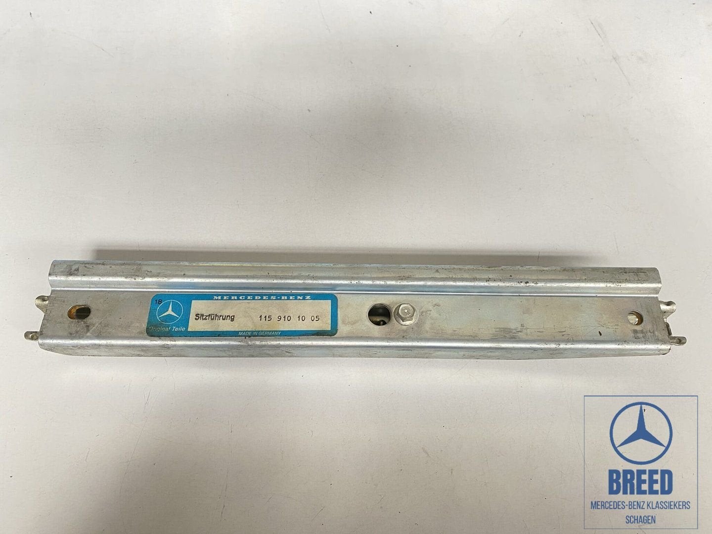 NOS stoelgeleider bijrijdersstoel Mercedes-Benz W114 W115 /8, -, Nieuw, Ophalen of Verzenden, -