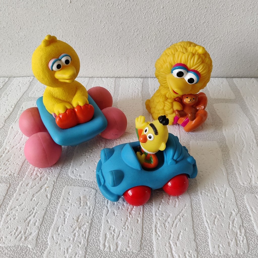 Sesamstraat Rubber Speelgoedset met Bert, Pino en Gele Vogel, Ophalen of Verzenden, Gebruikt