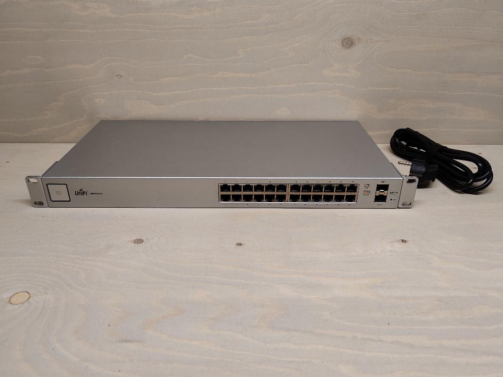 Ubiquiti Unifi US-24, Gebruikt, Ekkersrijt 3102, 5692CC Eindhoven, Ubiquiti, Ophalen of Verzenden