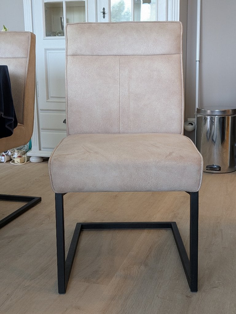 Overcompleet: Zes eetkamerstoelen, lichte kleur, zwart frame, Ophalen