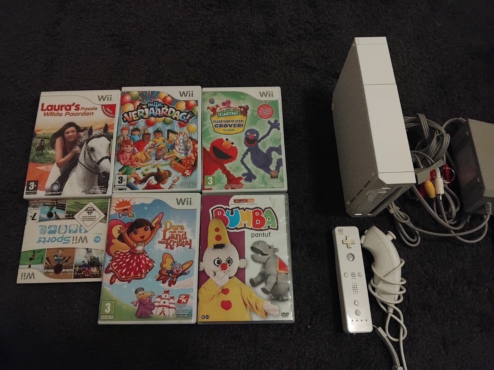 Nintendo wii dora, bumba, Sesamstraat, paard, wii sports, Spelcomputers en Games, Ophalen, Zo goed als nieuw, Met 2 controllers